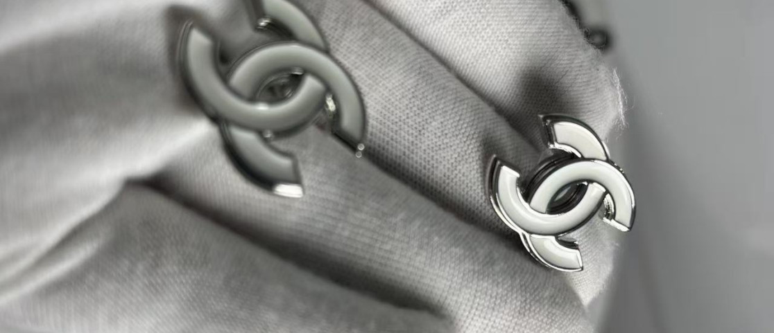 Loft Office With Vintage Decor For Creative Working