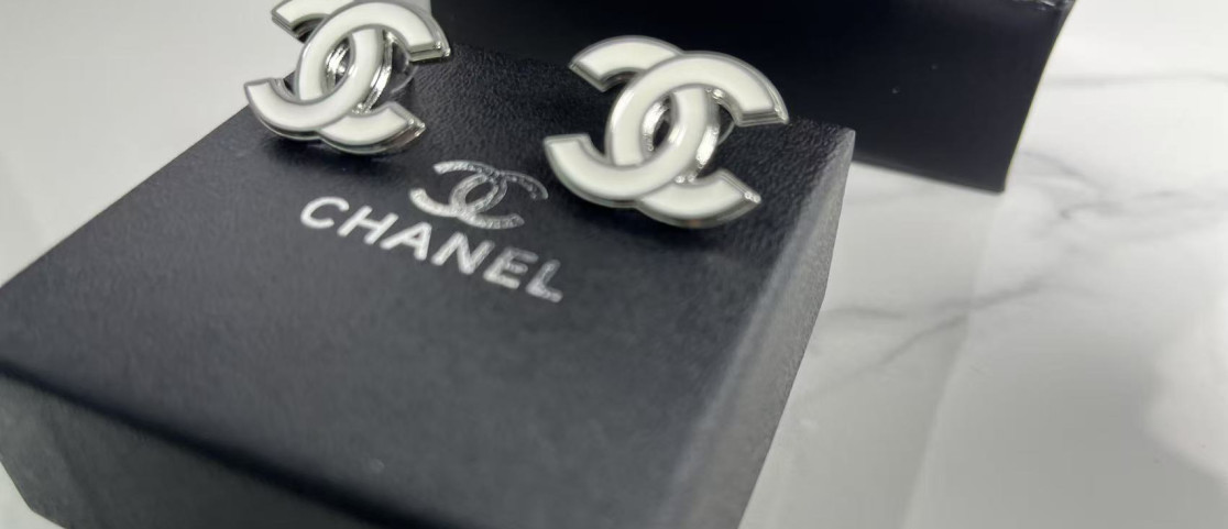 Loft Office With Vintage Decor For Creative Working