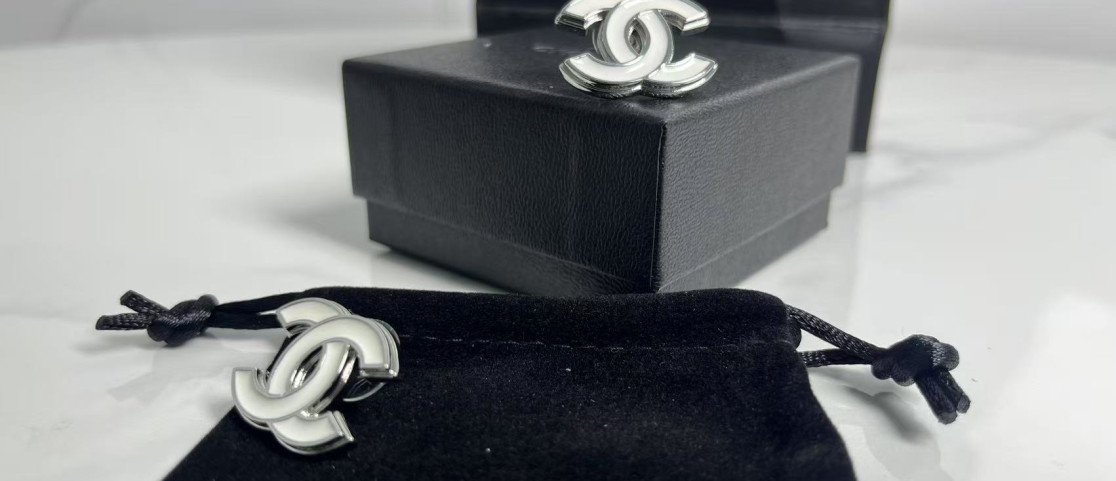 Loft Office With Vintage Decor For Creative Working