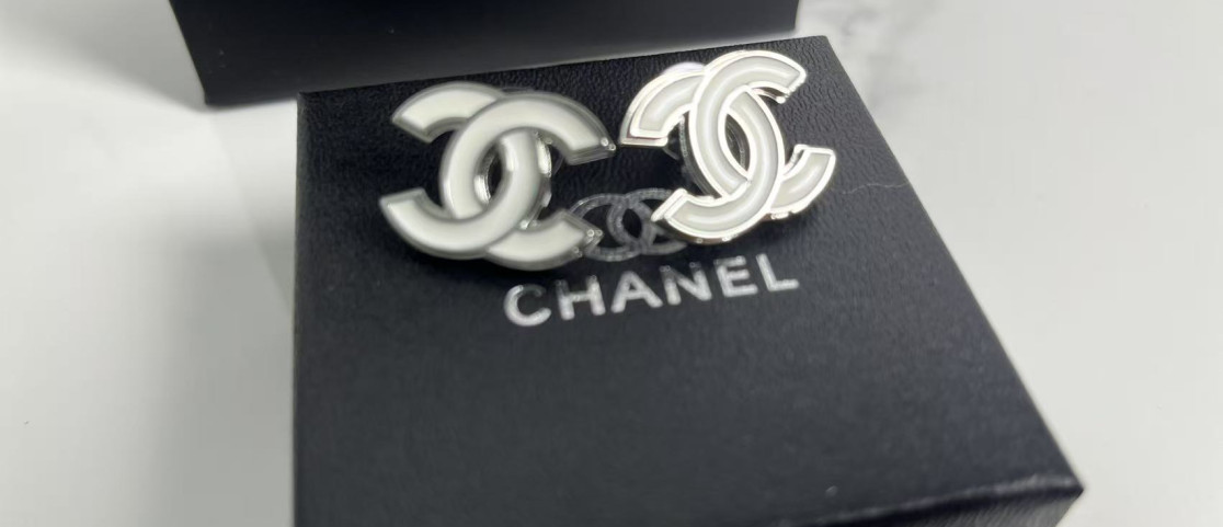 Loft Office With Vintage Decor For Creative Working