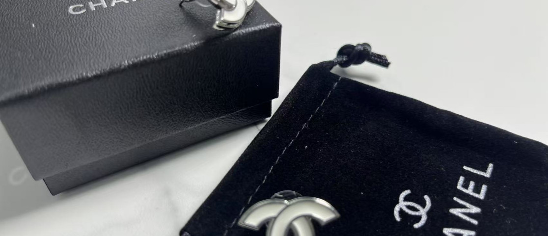 Loft Office With Vintage Decor For Creative Working