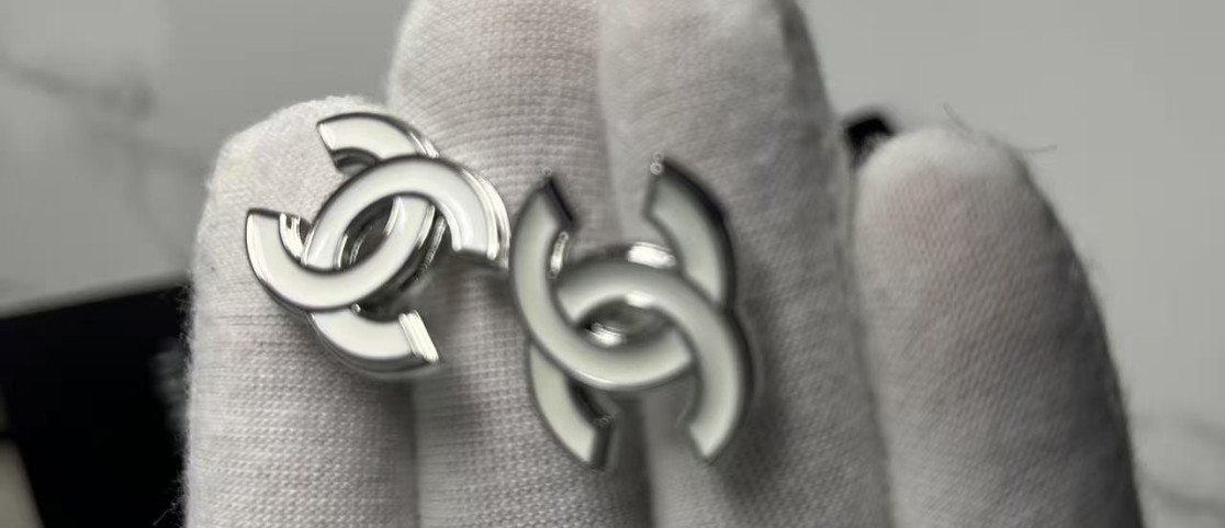 Loft Office With Vintage Decor For Creative Working